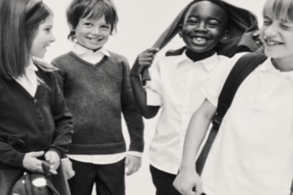 Kids modelLing school uniform from H&M