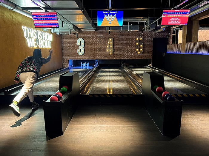 Spinners bowling alley