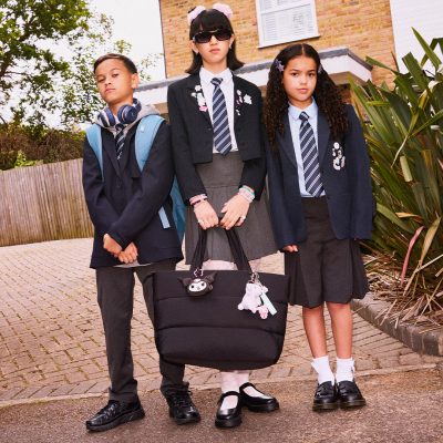 Schoolkids wearing schuh shoes.
